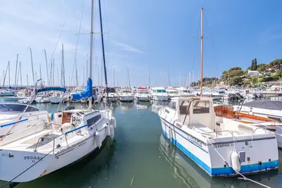 Image de Magnifique Studio Avec Terrasse  Proche De La Mer!