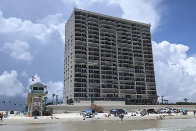 Image de Spacious 4 Bedroom Condo in one of the most desirable buildings.