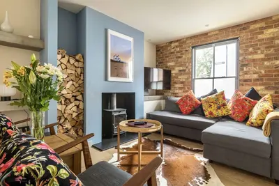 Image de Cosy Fisherman’s Cottage, minutes from High Street, Harbour & Beach
