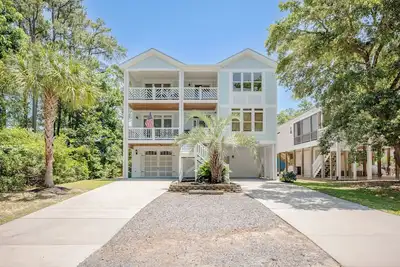 Image de Salty Crab: Elegant Home Close to Waterway, Parks, Beach
