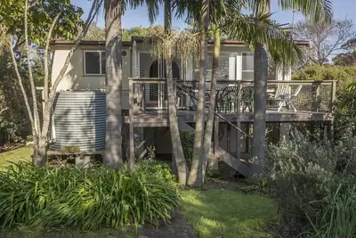 Image de Welcome to the Fibro Majestic a quintessential coastal getaway home.
