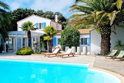 Image de Maison Familiale 10 Couchages, Piscine, Jacuzzi, Pétanque, Salle de Sport.