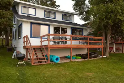 Image de Modern lakefront cottage. 30 minutes from Lambeau Field! Great fishing, swimming