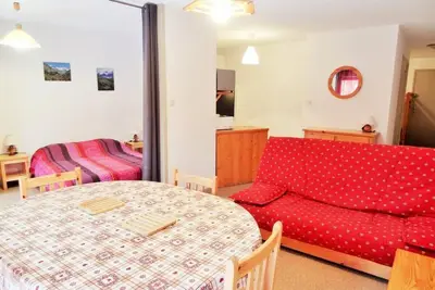 Image de 50m du centre station, 1er étage, balcon, télévision, casier à ski, 47m², Les 2 Alpes