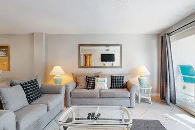 Image de Gulf-front condo with WiFi & a washer/dryer plus pool, hot tub, & fitness room