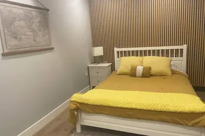 Image de Rustic modern garden level suite