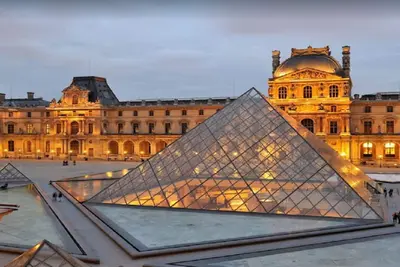 Image de Palais Royal – Musée du Louvre (line 1 and line 7), Pyramides & Bourse (line 3).