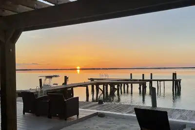 Image de Unique, authentic, exquisite waterfront cottage with a dock.