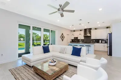 Image de ✸New✸ 6br, 500 steps to the beach, Private Pool, Game Room