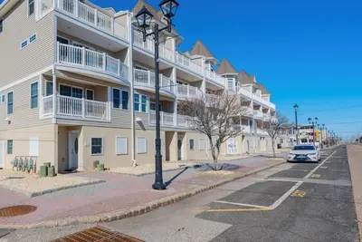 Image de A Vacationer’s Delight! Beautiful, Spacious, Comfortable! And More…
