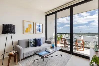 Image de Apt 501 with stunning Lagoon view w\/pool and gym