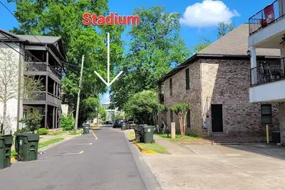 Image de Walk to Stadium/Strip/Downtown! 2 bd/2 bath, Off-street parking!