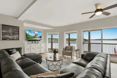 Image de Wow! Wrap around deck-Brand New furnishing- Boat slip-2 Pools- On the Point!
