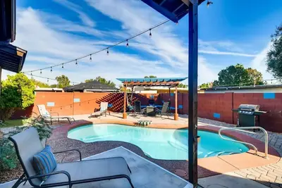 Image de Shangri-La! 6-bdrm compound, Heated Pool, Hot Tub