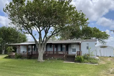 Image de Cozy water view home minutes from beaches, fishing, bird watching and more