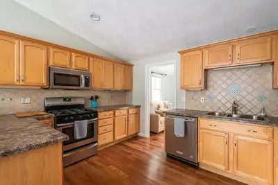 Image de Home one block to river w/ 2 Free Paddle Boards. 10% weekly/ monthly Discount