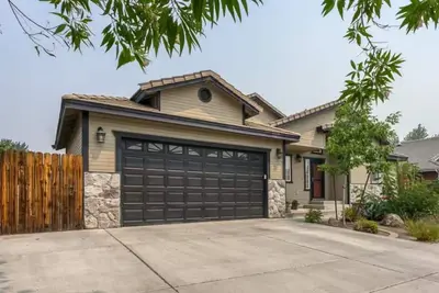 Image de Comfy home, Hot Tub near Unr, Rafael Park, Downt