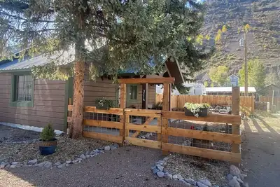 Image de Spruce Lodge - Newly Remodeled - Great Downtown Location!