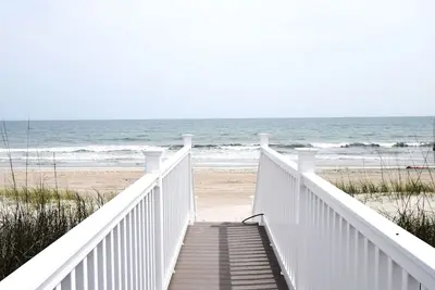 Image de Oceanfront home with breathtaking views, East - Emerald Isle, Nc!