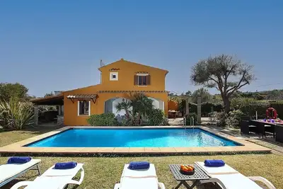 Image de Cosy 2 Bedroom Villa, A/C, Private Pool, Mountain Views between Pollensa & Alcudia, Beaches & Golf!