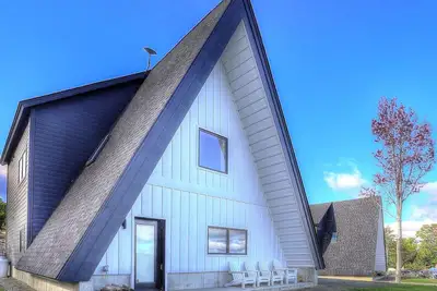 Image de Saddleback - Maine Alpin Haus beautiful trailside ski-in/ski-out A-Frame with mountain views