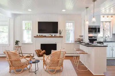 Image de Spacious Beach House 6 Min Walk to Beach!