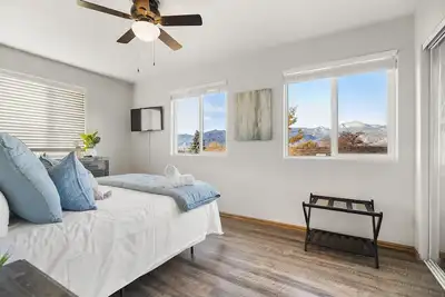 Image de Queen beds | Pet friendly | Mountain Views | Safe