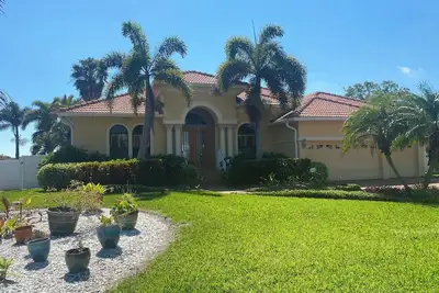 Image de Waterfront home close to beaches and downtown st petersburg