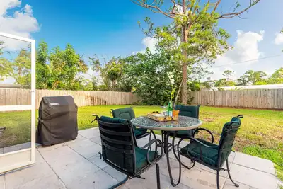 Image de Coastal Cottage / 1 Mile to Hobe Sound Public Beach