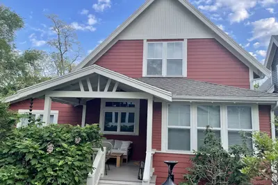 Image de Luxury vacation cottage - walk to beach/downtown New Buffalo and pool!