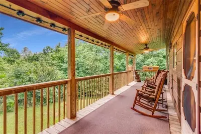 Image de Hot tub, pool table, games room, fire pit, creek, 5/5; Blueridge Mountain Ellijay