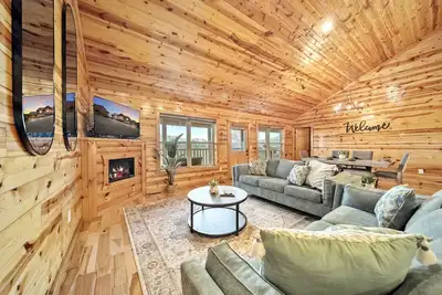 Image de Discount Attraction Tickets! Pet-Friendly Mtn View Cabin + Pool + Theater Room
