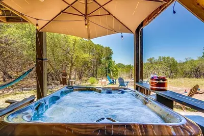 Image de Lakeside Paradise, lake views, hot tub