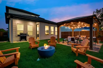 Image de Modern Dallas Home near Downtown! Comfy & Spacious! Bbq! Firepit! Fun Backyard!