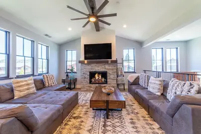 Image de Stunning Luxury Creekhouse at Snowcreek 556