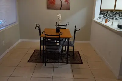 Image de 5 Minutes Close to the mall and to the major hwy.