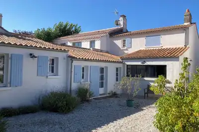 Image de Maison 5 chambres + 5 sdb. 10 couchages. Grand jardin calme 200m du château.