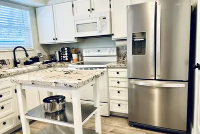 Image de 3 Bedrooms, 3 Baths, 2 Living Rooms, 2 Carports