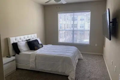 Image de Lovely-1 Bedroom Rental Unit With a Poolside View