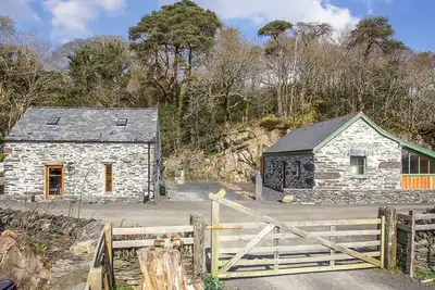 Image de Tyn Llwyn Cornel Eco Barn, pet friendly, with open fire in Garreg