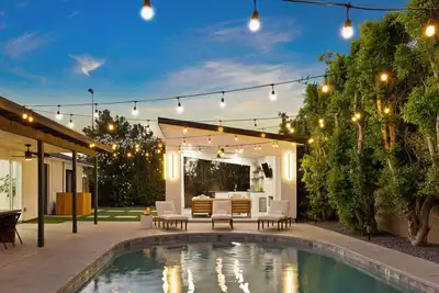 Image de The Mulberry - Luxury Stay Minutes from Old Town: heated pool, hot tub included