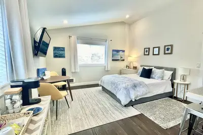 Image de Private Studio with Seaside Charm! Full Kitchen, Walk to Town!