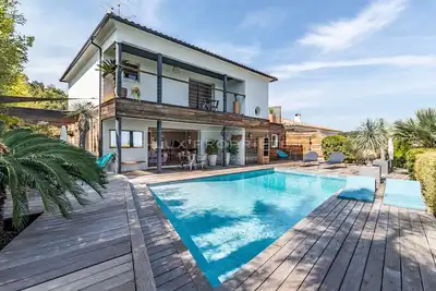 Image de Villa de 180 m², 4 chambres, 4 sdb, vue sur la mer, piscine, climatisation