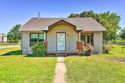Image de Centrally Located Lawton Home: Dogs Welcome!