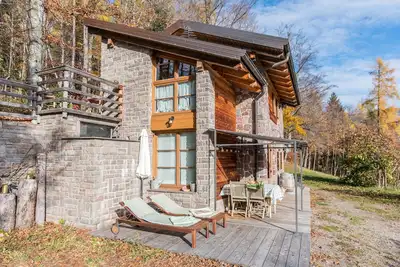Image de Chalet 'Baita Al Rossat' avec vue sur les montagnes, bain Ă remous, jardin & Wi-Fi