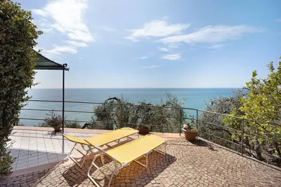 Image de Appartement \"Casa Gelsomino\" avec vue sur la mer, Wi-Fi, jardin et terrasse.