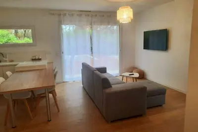 Image de Maison calme avec piscine