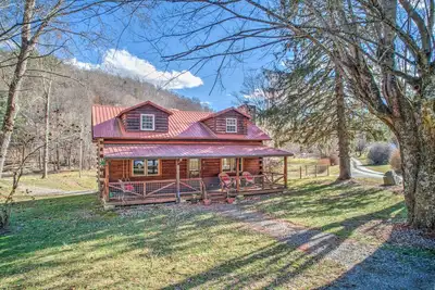 Image de Riverside Cabin with Hot Tub and firepit pet Friendly
