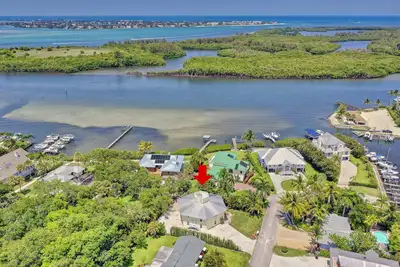 Image de Your Home Away From Home just steps from the intercoastal waterway!