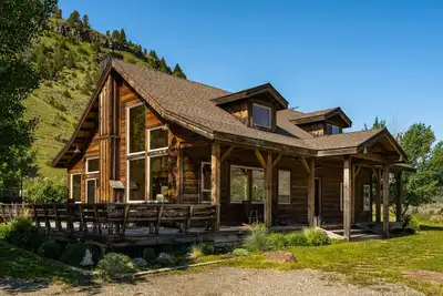Image de Hillside Silo House - New home with spectacular views near Yellowstone Park